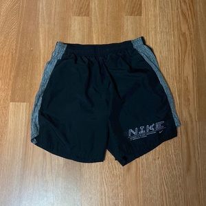 Mens Nike Challenger 2-in-1 Running Athletic Shorts Mens Small Color Black Used